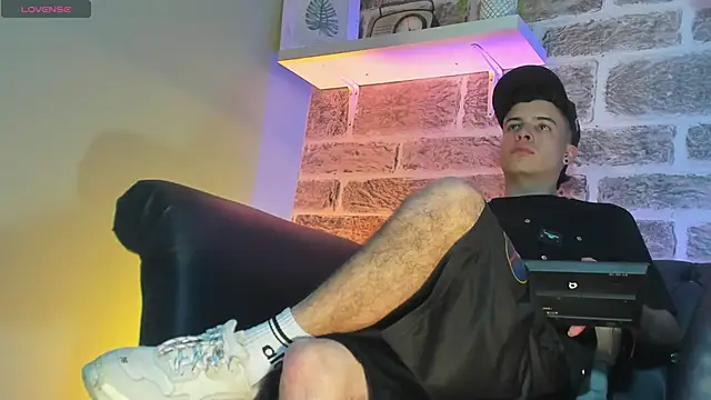 Snapshot of kevinn_blue1 chatting on October 29, 2025, 11:14 pm kevinn blue1 online show from October 29, 2025, 11:14 pm