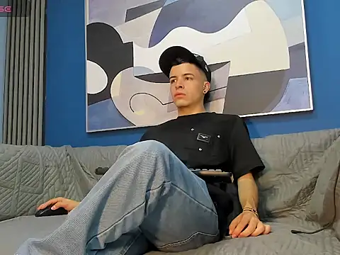 Snapshot of kevinn_blue1 chatting on September 19, 2025, 7:18 pm kevinn blue1 online show from September 19, 2025, 7:18 pm