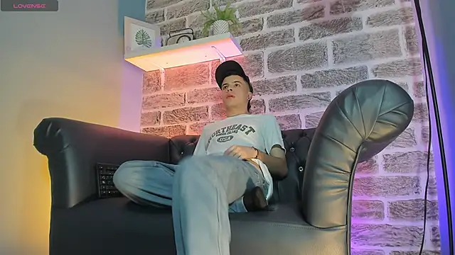 Snapshot of kevinn_blue1 chatting on October 28, 2025, 9:03 pm kevinn blue1 online show from October 28, 2025, 9:03 pm