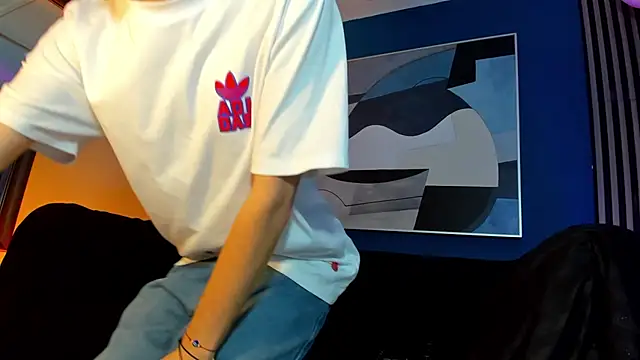 Snapshot of kevinn_blue1 chatting on October 31, 2025, 1:19 pm kevinn blue1 online show from October 31, 2025, 1:19 pm