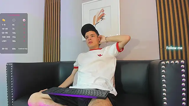 Snapshot of kevinn_blue1 chatting on October 3, 2025, 10:11 pm kevinn blue1 online show from October 3, 2025, 10:11 pm