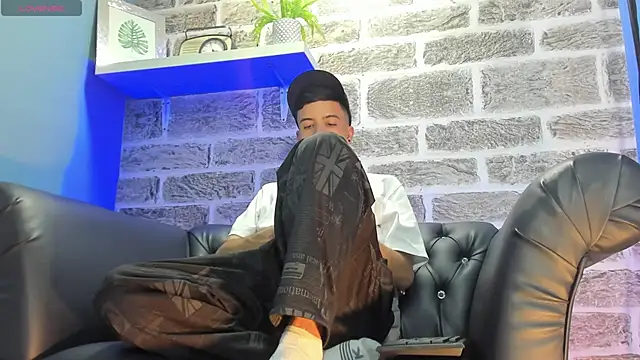 Snapshot of kevinn_blue1 chatting on October 28, 2025, 12:11 am kevinn blue1 online show from October 28, 2025, 12:11 am