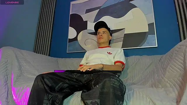 Snapshot of kevinn_blue1 chatting on October 24, 2025, 8:08 pm kevinn blue1 online show from October 24, 2025, 8:08 pm