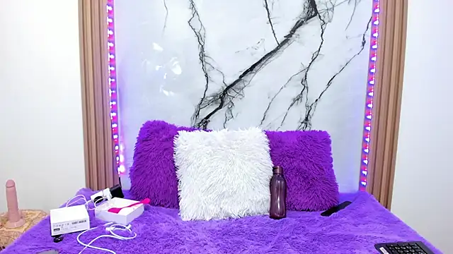 Snapshot of Bonnie_tucci1 chatting on October 22, 2025, 12:59 pm Bonnie tucci1 online show from October 22, 2025, 12:59 pm