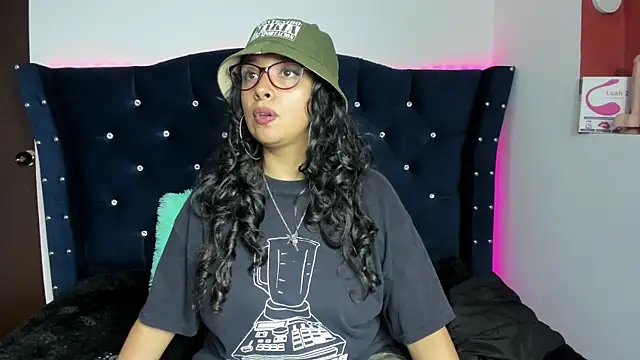 Snapshot of Bonnie_tucci1 chatting on September 19, 2025, 12:53 pm Bonnie tucci1 online show from September 19, 2025, 12:53 pm