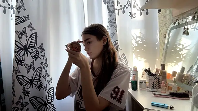 Cuteviola online show from February 11, 2026, 12:43 am