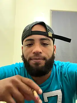 Snapshot of LeoPR00 chatting on October 6, 2025, 2:24 am LeoPR00 online show from October 6, 2025, 2:24 am