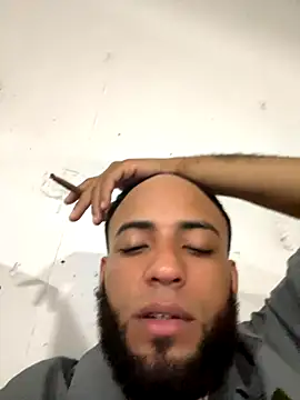 Snapshot of LeoPR00 chatting on September 24, 2025, 2:40 am LeoPR00 online show from September 24, 2025, 2:40 am