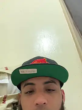 Snapshot of LeoPR00 chatting on October 25, 2025, 1:23 pm LeoPR00 online show from October 25, 2025, 1:23 pm