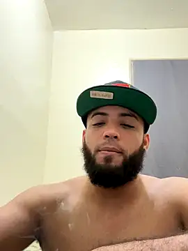 Snapshot of LeoPR00 chatting on October 27, 2025, 2:40 pm LeoPR00 online show from October 27, 2025, 2:40 pm