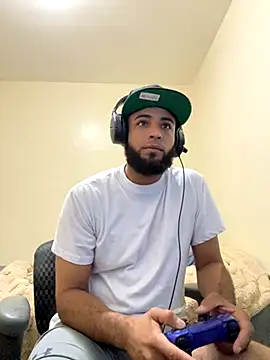 Snapshot of LeoPR00 chatting on October 28, 2025, 2:27 pm LeoPR00 online show from October 28, 2025, 2:27 pm