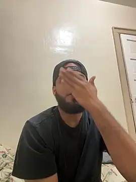 Snapshot of LeoPR00 chatting on October 17, 2025, 3:21 am LeoPR00 online show from October 17, 2025, 3:21 am