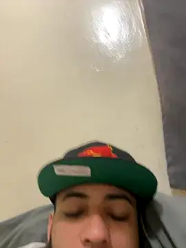 Snapshot of LeoPR00 chatting on October 29, 2025, 2:43 am LeoPR00 online show from October 29, 2025, 2:43 am