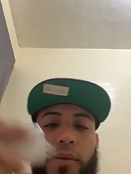 Snapshot of LeoPR00 chatting on October 21, 2025, 2:27 pm LeoPR00 online show from October 21, 2025, 2:27 pm