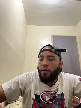 Snapshot of LeoPR00 chatting on October 4, 2025, 6:04 am LeoPR00 online show from October 4, 2025, 6:04 am