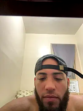 Snapshot of LeoPR00 chatting on October 1, 2025, 2:06 am LeoPR00 online show from October 1, 2025, 2:06 am