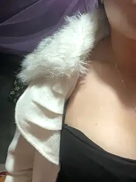 Luna-ass online show from December 3, 2025, 9:14 pm