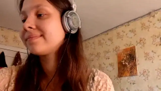 QutieDaSweet online show from September 21, 2025, 7:13 am