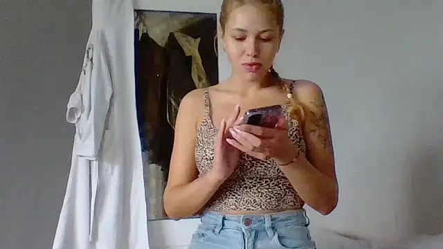 Snapshot of Lismera chatting on September 18, 2025, 11:13 am Lismera online show from September 18, 2025, 11:13 am