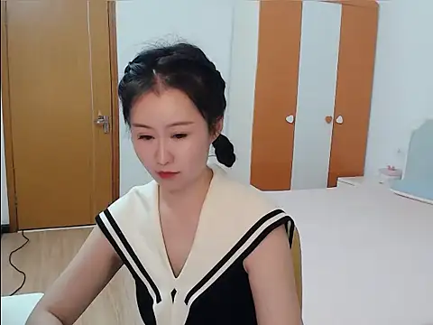 Snapshot of Bella-888888 chatting on September 17, 2025, 11:45 am Bella-888888 online show from September 17, 2025, 11:45 am