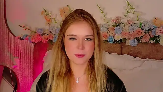 Lilith Bonheur online show from April 15, 2026, 8:09 pm