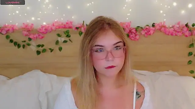 Lilith Bonheur online show from December 4, 2025, 9:25 pm