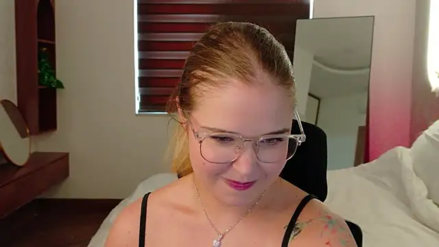 Lilith Bonheur online show from April 5, 2026, 12:06 am