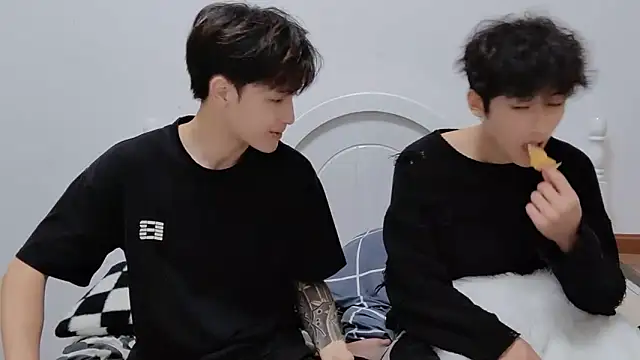 Snapshot of xiaoyi2563 chatting on October 7, 2025, 2:07 pm xiaoyi2563 online show from October 7, 2025, 2:07 pm