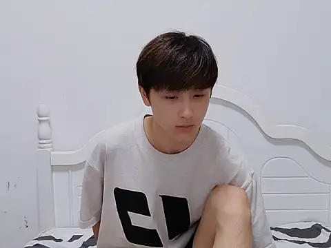 xiaoyi2563 online show from September 15, 2025, 12:38 pm
