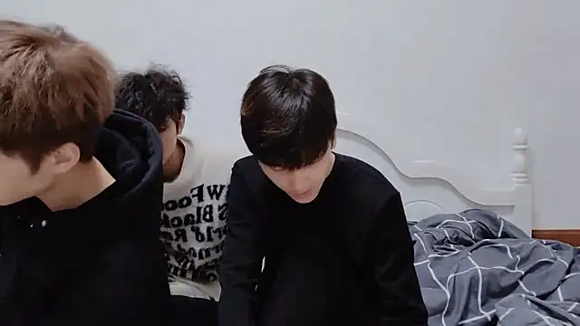 Snapshot of xiaoyi2563 chatting on October 12, 2025, 1:12 pm xiaoyi2563 online show from October 12, 2025, 1:12 pm