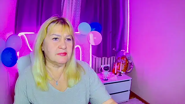 Snapshot of EmmaEllison chatting on September 25, 2025, 11:49 am EmmaEllison online show from September 25, 2025, 11:49 am