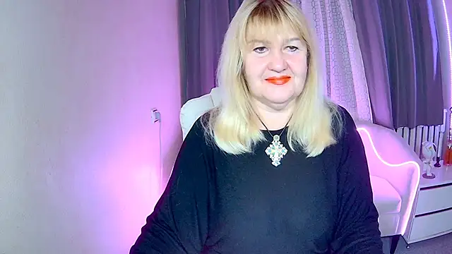 Snapshot of EmmaEllison chatting on November 15, 2025, 7:01 am EmmaEllison online show from November 15, 2025, 7:01 am