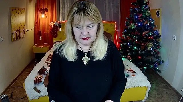 Snapshot of EmmaEllison chatting on December 2, 2025, 7:32 am EmmaEllison online show from December 2, 2025, 7:32 am