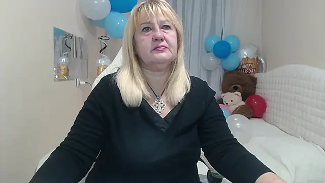 Snapshot of EmmaEllison chatting on October 4, 2025, 11:56 am EmmaEllison online show from October 4, 2025, 11:56 am