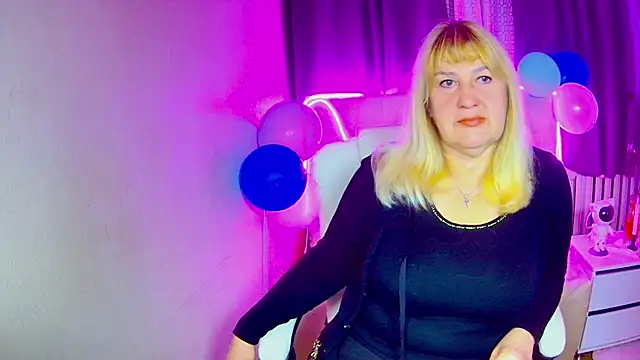 Snapshot of EmmaEllison chatting on September 23, 2025, 6:09 am EmmaEllison online show from September 23, 2025, 6:09 am