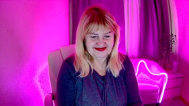 Snapshot of EmmaEllison chatting on November 20, 2025, 6:47 am EmmaEllison online show from November 20, 2025, 6:47 am