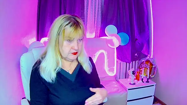 Snapshot of EmmaEllison chatting on September 29, 2025, 5:58 am EmmaEllison online show from September 29, 2025, 5:58 am