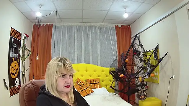 Snapshot of EmmaEllison chatting on October 17, 2025, 6:17 am EmmaEllison online show from October 17, 2025, 6:17 am