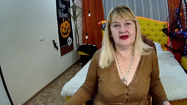 Snapshot of EmmaEllison chatting on October 26, 2025, 7:20 am EmmaEllison online show from October 26, 2025, 7:20 am