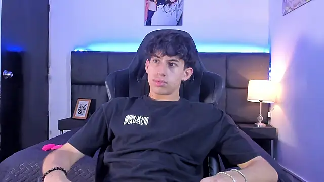 Aaron Spencer13 online show from September 30, 2025, 6:14 pm