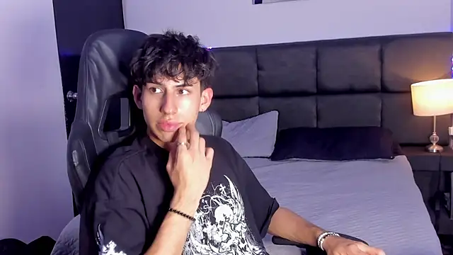 Aaron Spencer13 online show from September 24, 2025, 6:25 pm