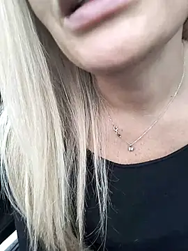 Madamx14 online show from October 26, 2025, 2:50 pm