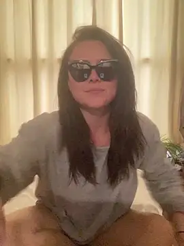 Mia Winters online show from June 11, 2026, 7:33 pm