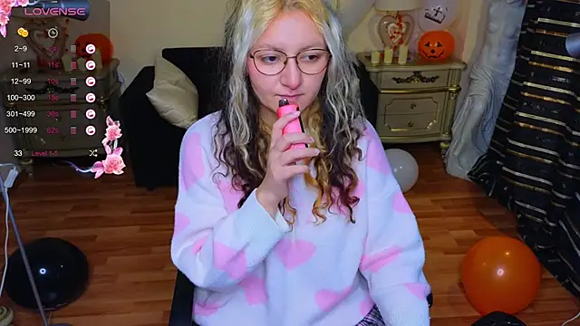 JuicyLullu online show from October 20, 2025, 4:25 am