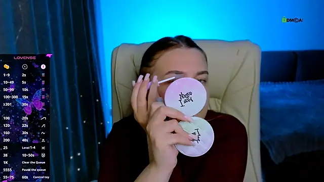 Snapshot of red__dizzy chatting on October 21, 2025, 10:09 pm red  dizzy online show from October 21, 2025, 10:09 pm