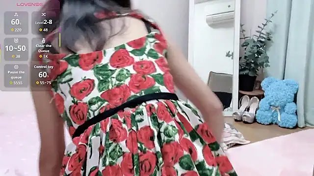 RIjiejie2 online show from October 14, 2025, 2:17 pm