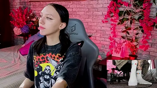 Snapshot of AdeliceLenoir chatting on September 24, 2025, 7:15 am AdeliceLenoir online show from September 24, 2025, 7:15 am