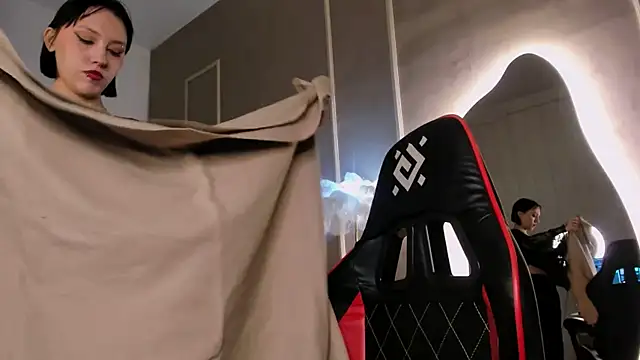 Snapshot of AdeliceLenoir chatting on October 12, 2025, 1:45 pm AdeliceLenoir online show from October 12, 2025, 1:45 pm