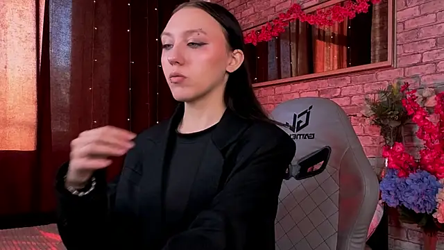 Snapshot of AdeliceLenoir chatting on September 30, 2025, 5:46 am AdeliceLenoir online show from September 30, 2025, 5:46 am