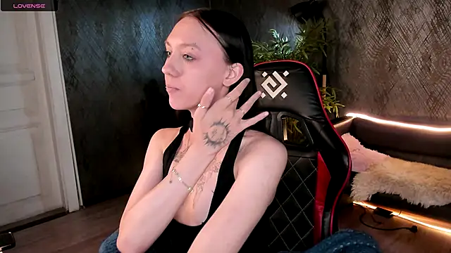 Snapshot of AdeliceLenoir chatting on September 25, 2025, 6:08 am AdeliceLenoir online show from September 25, 2025, 6:08 am